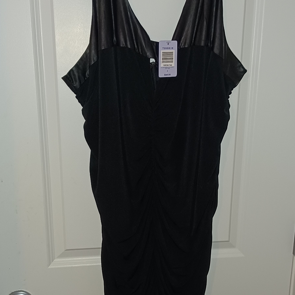 Torrid Plus Size Body Con Dress NWT 4